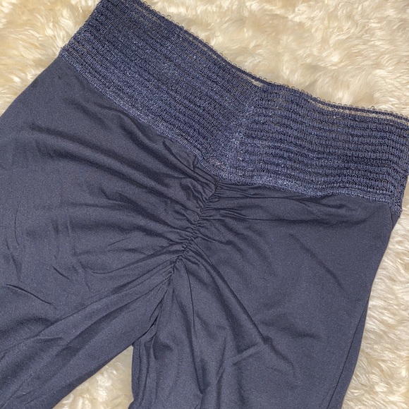 Blue lace top scrunch booty leggings - Picture 4 of 4